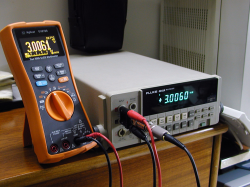 FLUKE-8842A-4.jpg