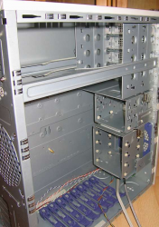 Compucase CI-6919_side_hdd.jpg